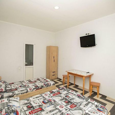 Amalia Hotel Zaliznyi Port Buitenkant foto