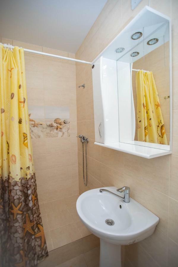 Amalia Hotel Zaliznyi Port Buitenkant foto