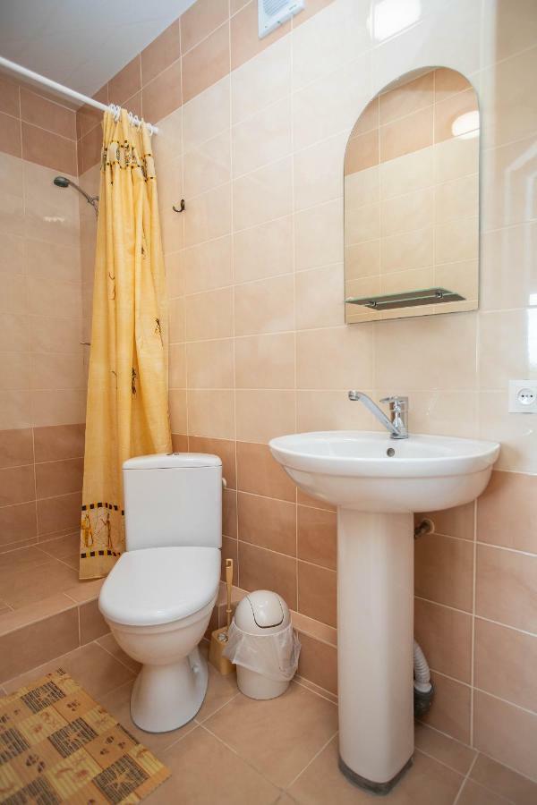 Amalia Hotel Zaliznyi Port Buitenkant foto