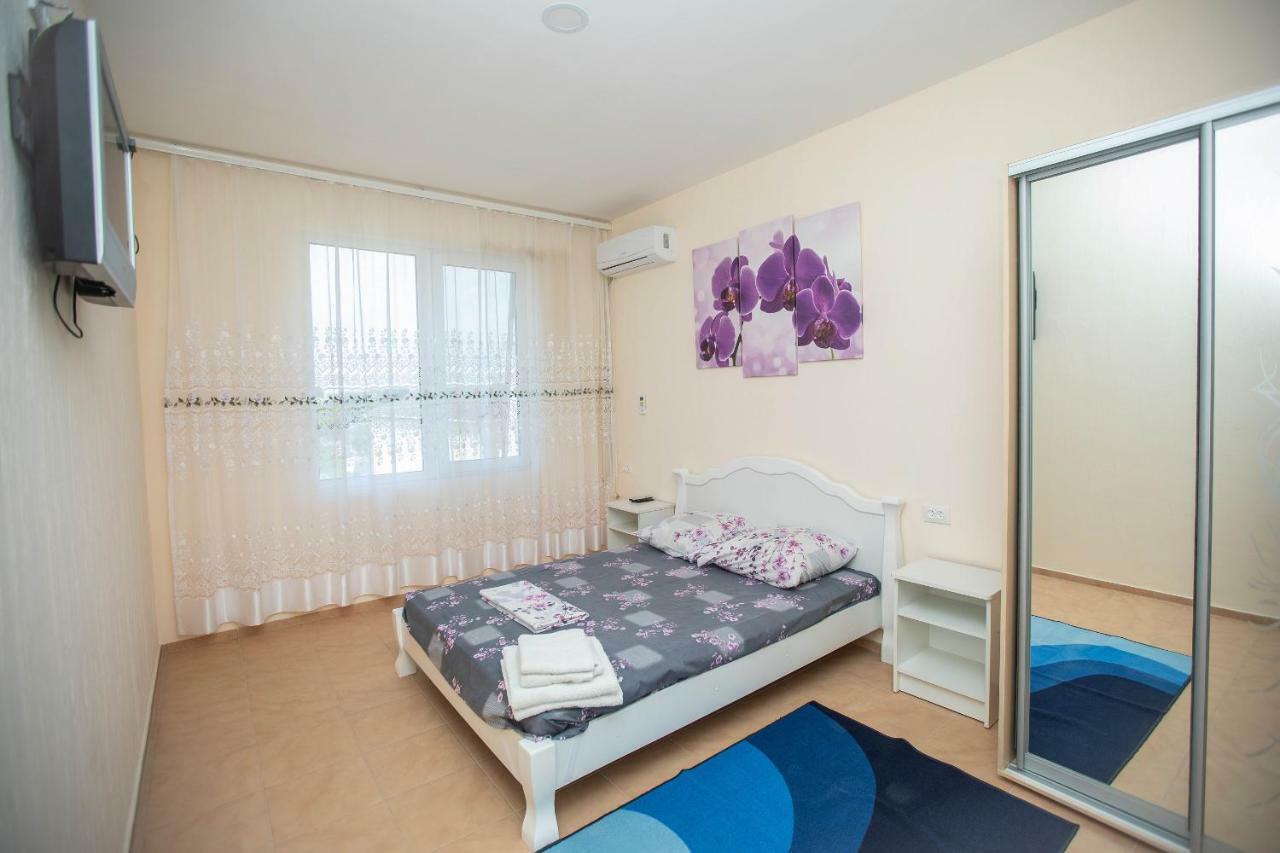Amalia Hotel Zaliznyi Port Buitenkant foto