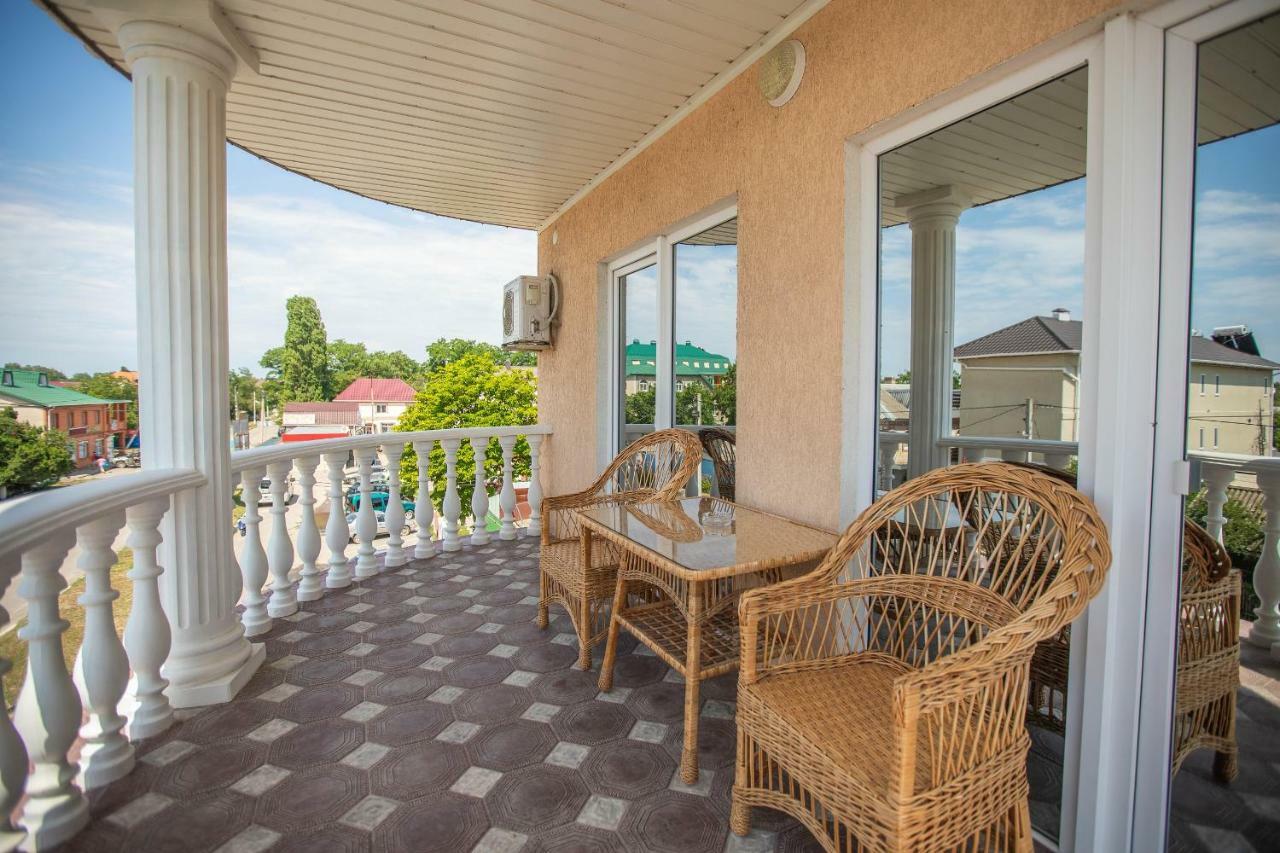 Amalia Hotel Zaliznyi Port Buitenkant foto