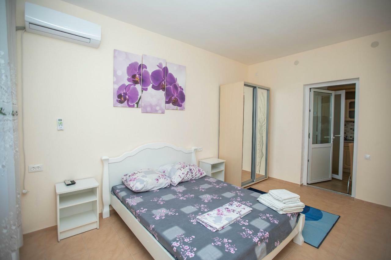 Amalia Hotel Zaliznyi Port Buitenkant foto