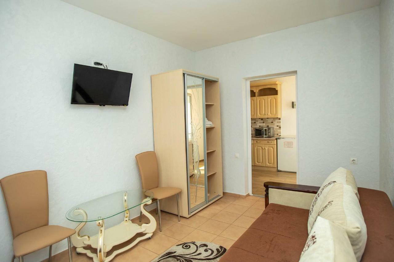 Amalia Hotel Zaliznyi Port Buitenkant foto