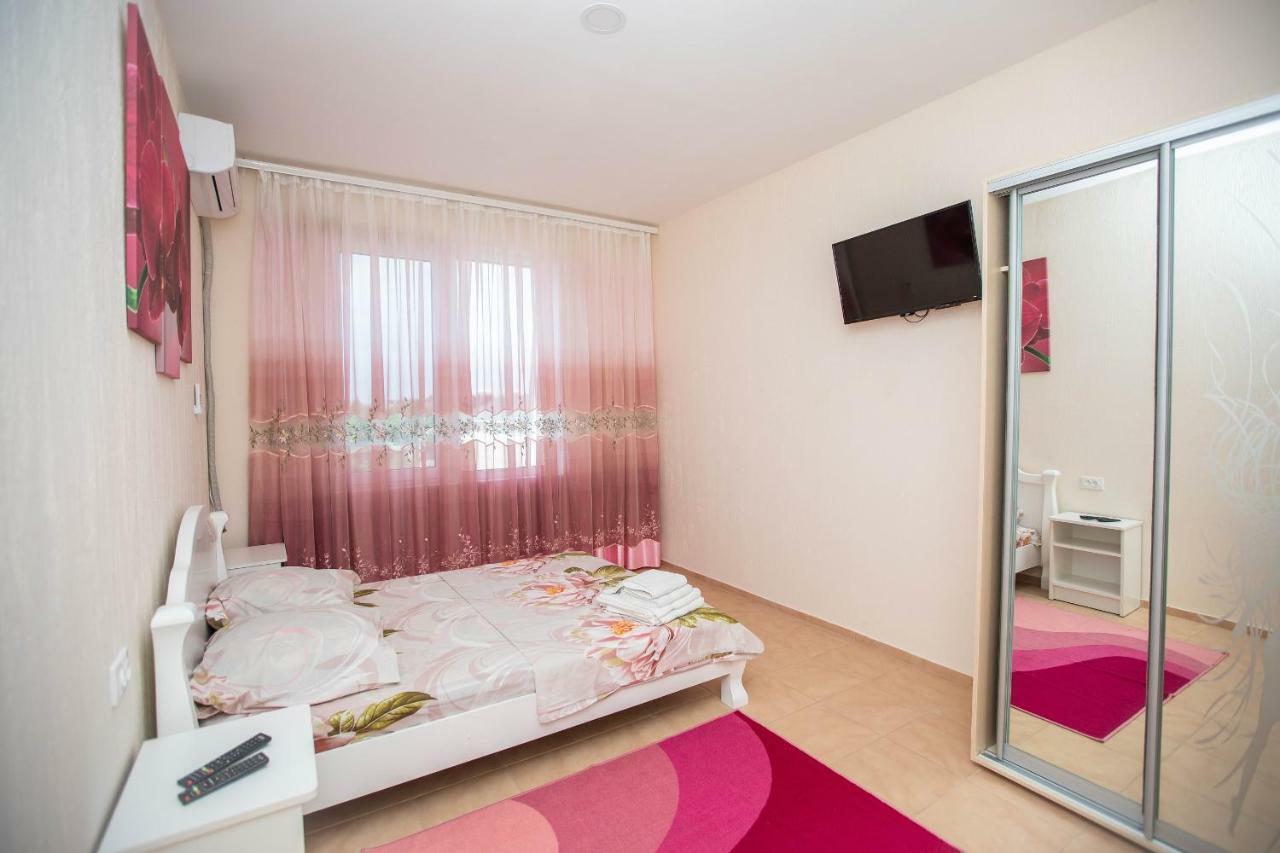 Amalia Hotel Zaliznyi Port Buitenkant foto